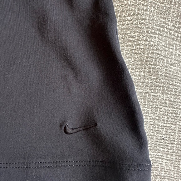 Nike Golf Women’s Golf Dri Fit Sleeveless Top size Small Black and white - Picture 5 of 10